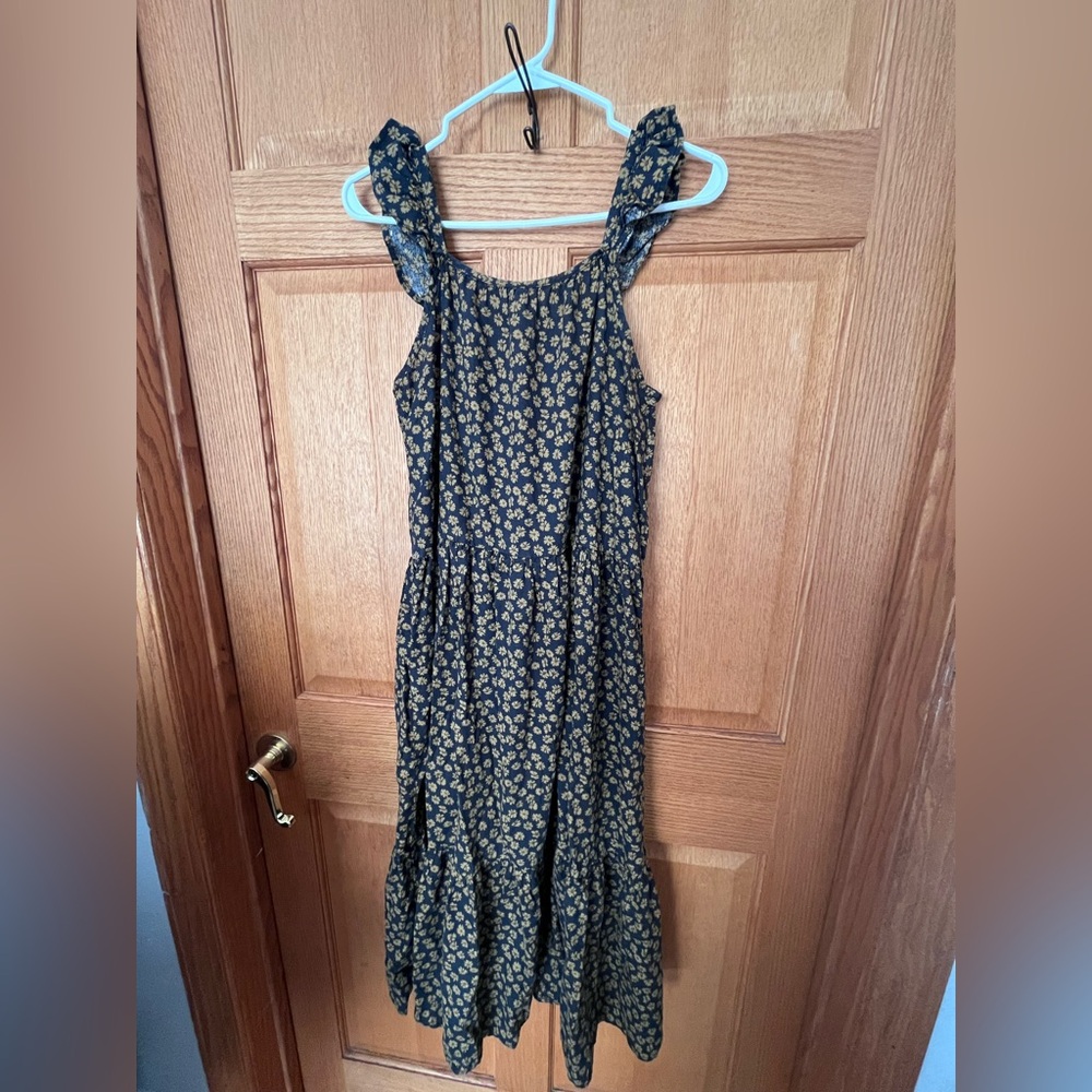 Rylee + Cru linen Black and Gold Floral Midi Dress
Pocket size medium